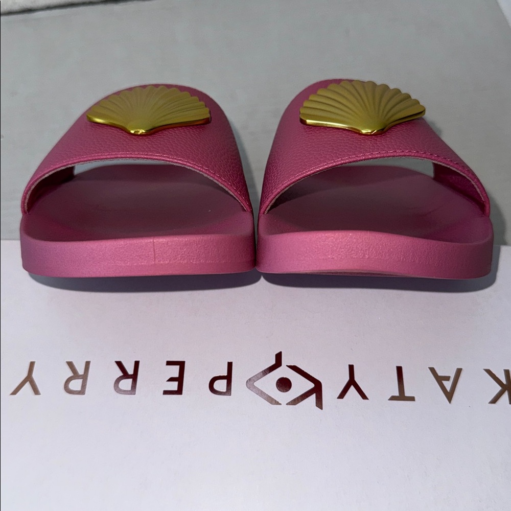 Katy Perry, The Pool Slide Shell - Picture 6 of 7